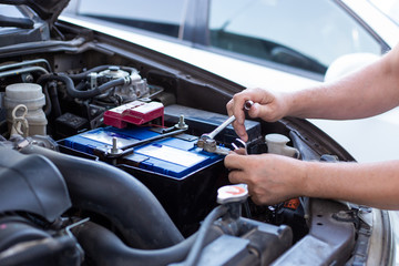 Como Verificar a Bateria do Seu Carro e Evitar Surpresas Desagradáveis